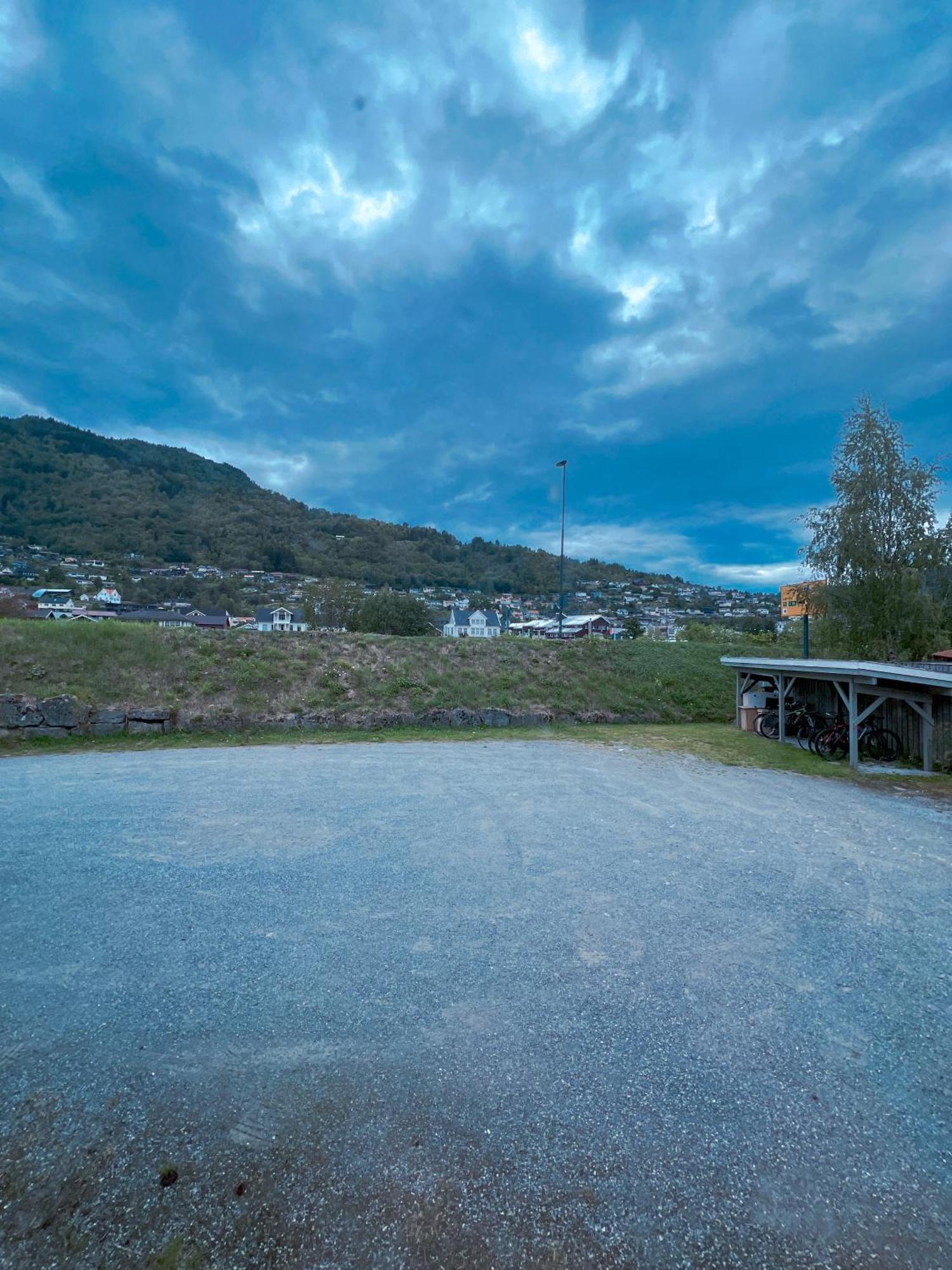 Privat Rom I Leilighet Hotel Sogndal Exterior foto